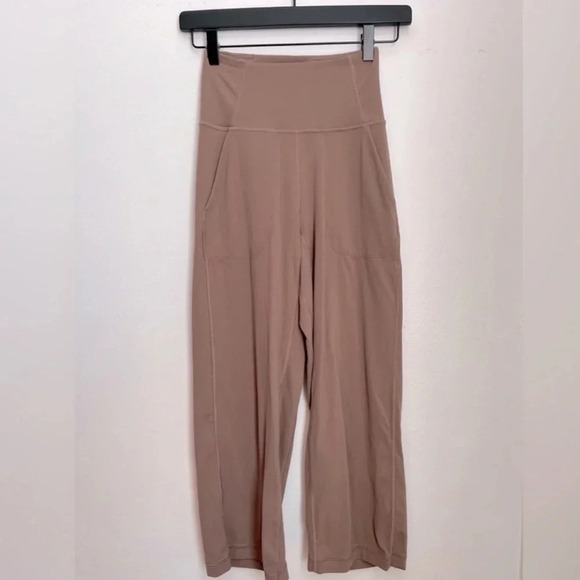 Lululemon Align Wide Leg Super-High-Rise Crop *23"
Cacao Size 6 - Picture 3 of 6